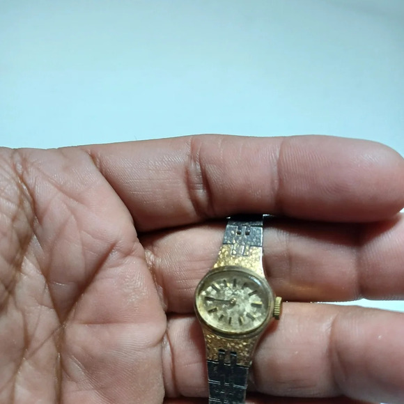 Vintage Seiko Watch Women Gold Tone Oval Dial Safety Chain New Battery watch is - Picture 3 of 6